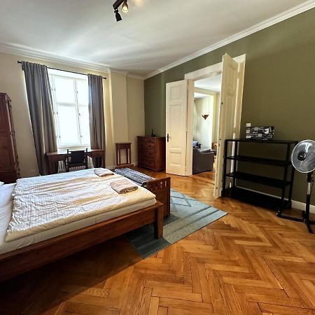 Gorkeho Apartment In City Centre Bratislava Luaran gambar