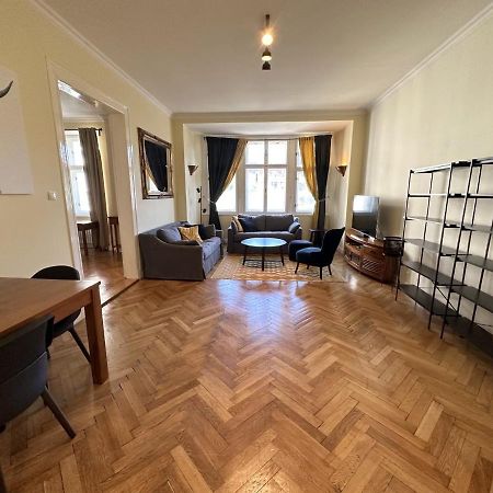 Gorkeho Apartment In City Centre Bratislava Luaran gambar