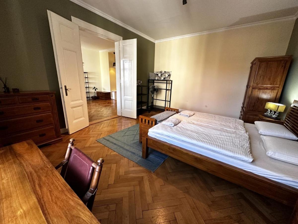 Gorkeho Apartment In City Centre Bratislava Luaran gambar