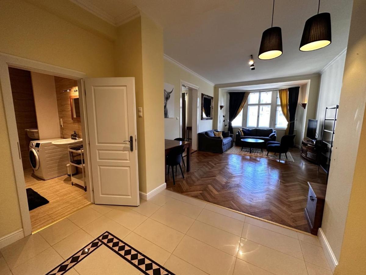 Gorkeho Apartment In City Centre Bratislava Luaran gambar