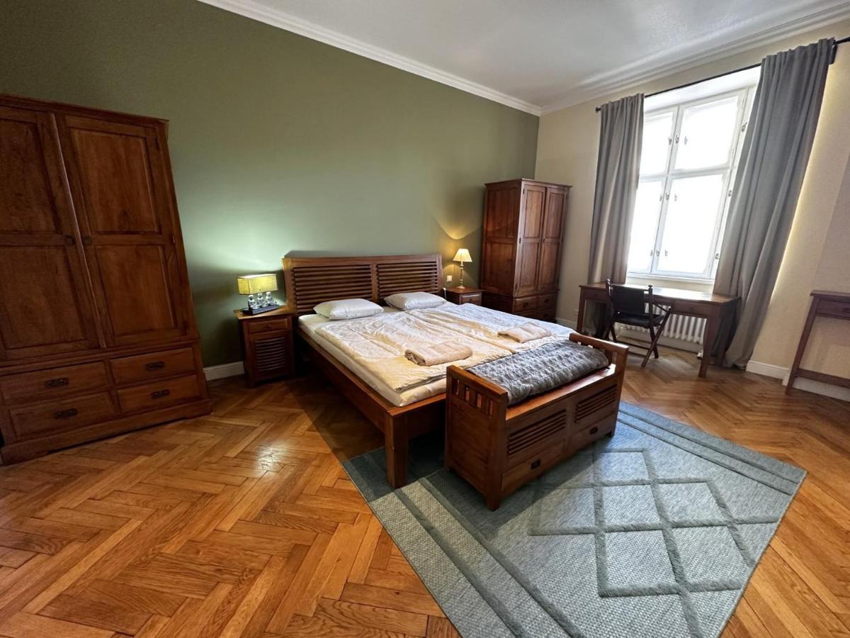 Gorkeho Apartment In City Centre Bratislava Luaran gambar