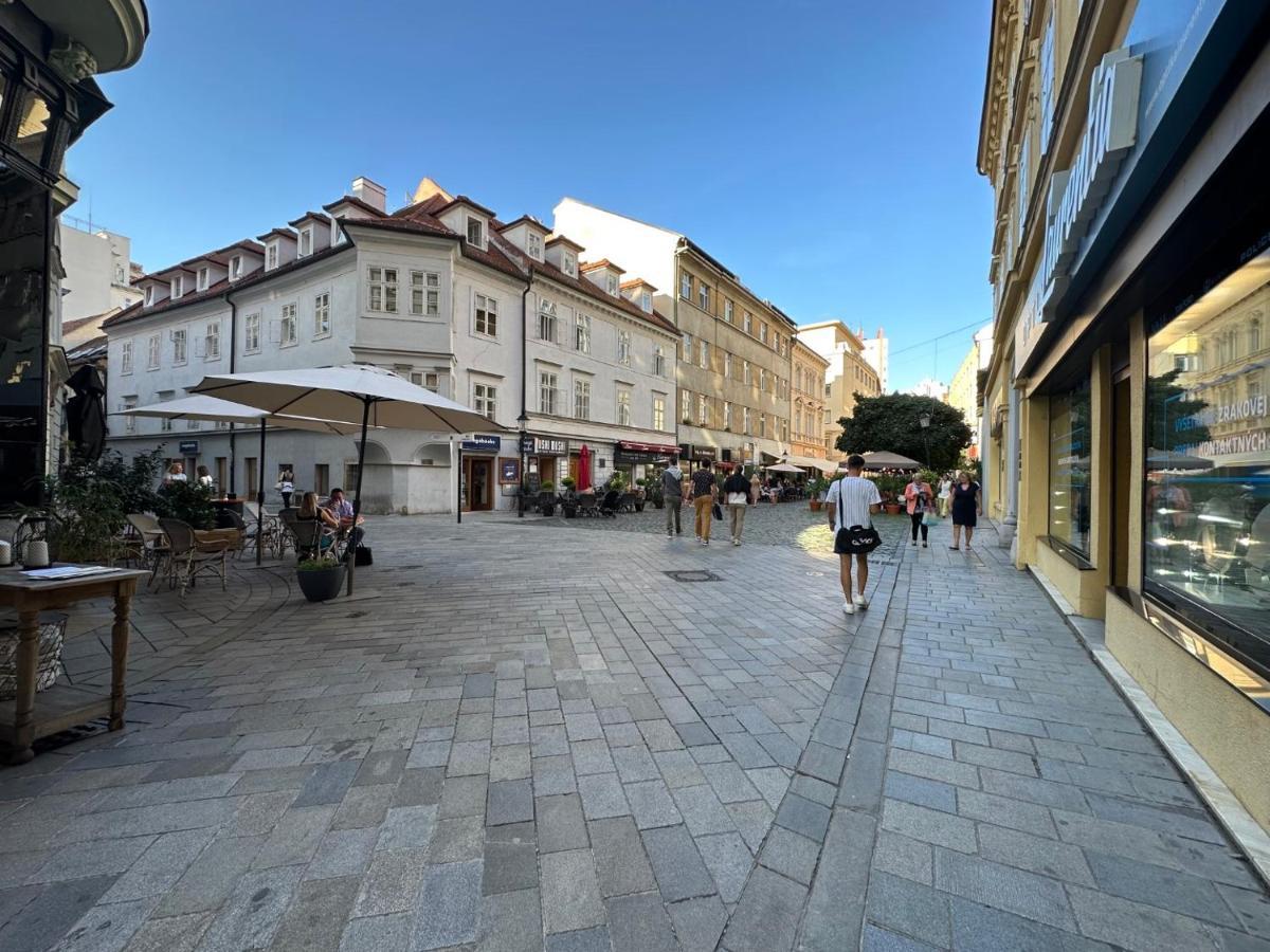 Gorkeho Apartment In City Centre Bratislava Luaran gambar