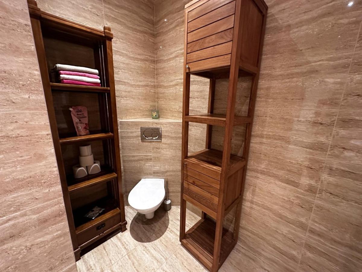 Gorkeho Apartment In City Centre Bratislava Luaran gambar