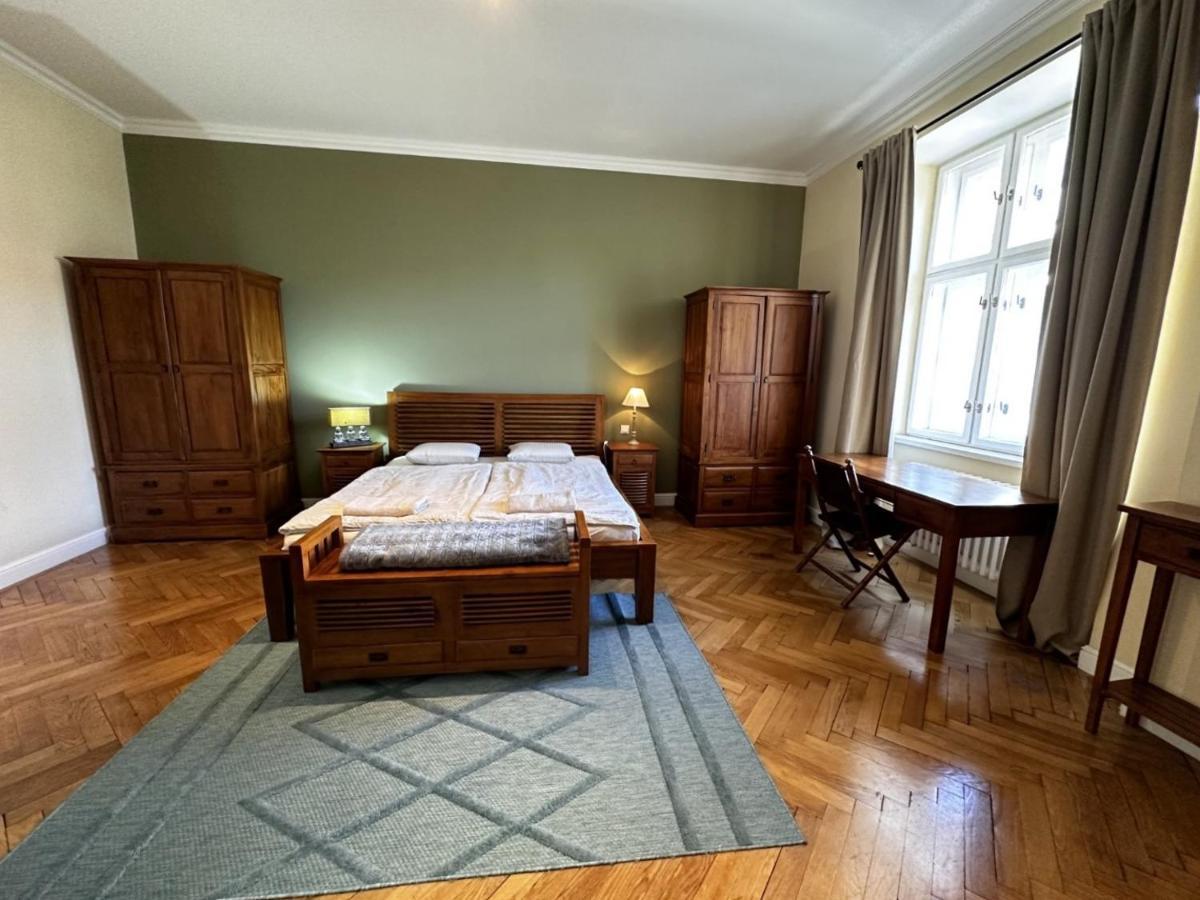 Gorkeho Apartment In City Centre Bratislava Luaran gambar